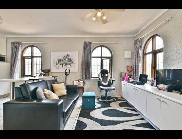 7 BEDROOM HOUSE FOR SALE IN GLENVISTA